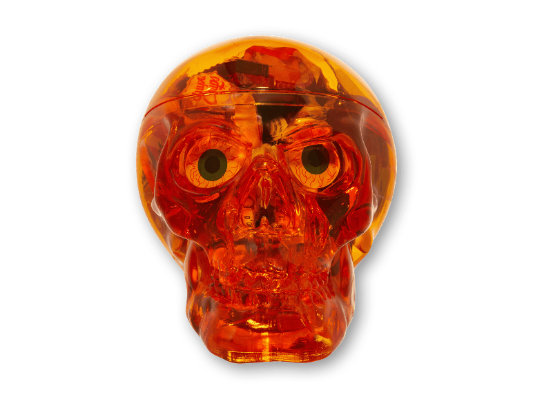 Orange gennemsigtigt Halloween-kranium fyldt med slik.