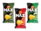 Tre poser chips med smag af salt & sort peber, saltede og creme fraiche & løg.
