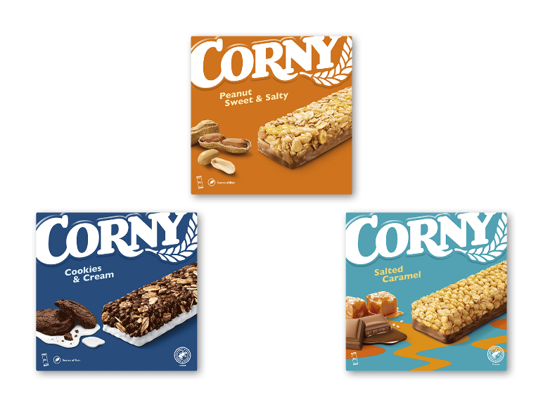 Tre pakker müslibarer i forskellige smagsvarianter: jordnød, cookies & cream og saltkaramel.