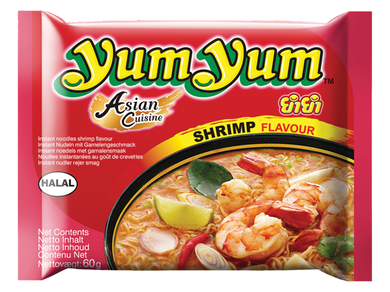Pakke med instant nudler med rejesmag, med teksten 'Asian Cuisine' og en skål suppe.