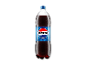 Plastflaske med mørk kulsyreholdig drik, blå etiket og hvid-rødt logo.
