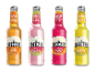 Fire flasker alkoholholdige frugtdrikke med smag af appelsin, hindbær og ananas.