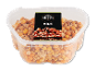 Klar plastbeholder med pubmix, jordnødder, cashewnødder og majsnødder, mærket 'PUBMIX'.