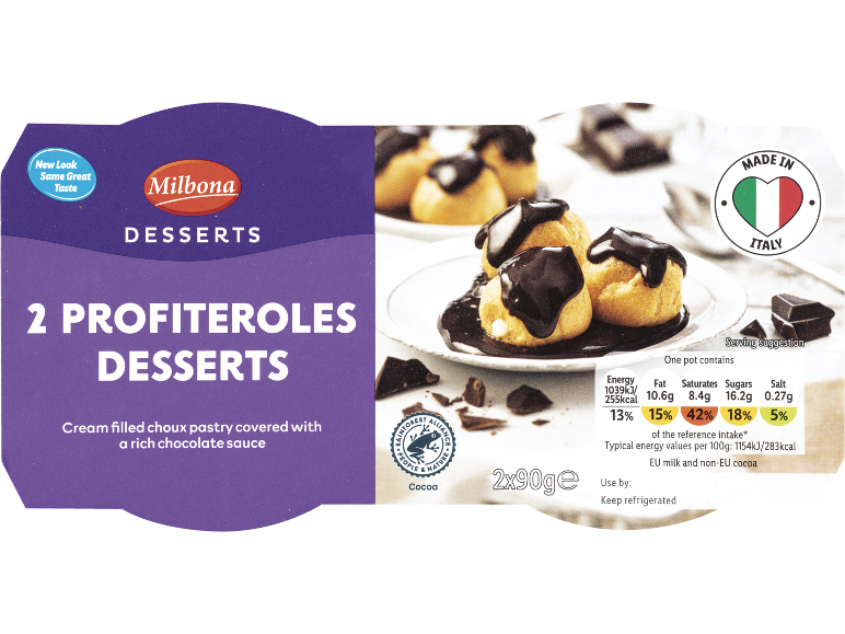 Pakke med to profiteroles-desserter fyldt med creme og chokoladesovs