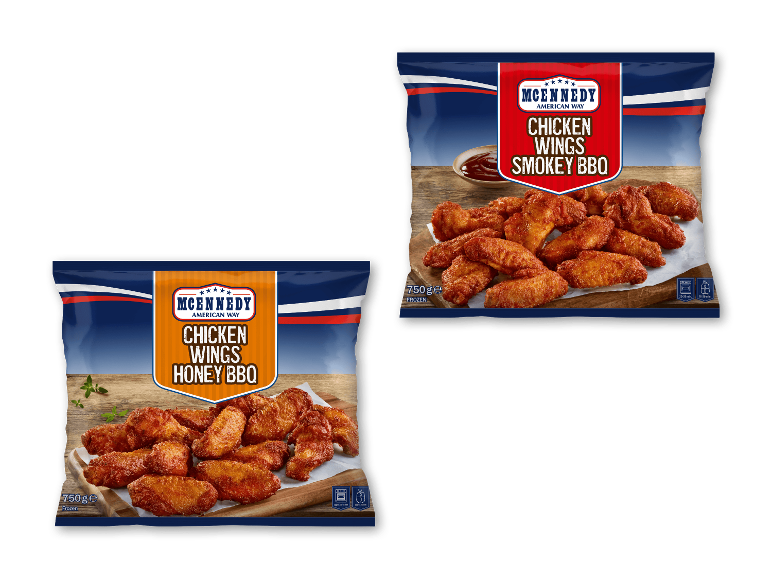 To pakker med frosne kyllingevinger i smagsvarianterne Honey BBQ og Smokey BBQ.
