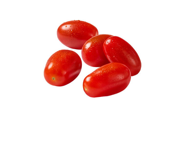 Gruppe af røde cherrytomater med vanddråber