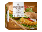 Æske med 4 sprøde kyllingeburgerbøffer med cornflakespanering, på træbaggrund.