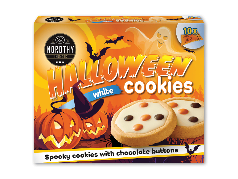 Halloween-småkager med hvid glasur og chokoladeknapper i en æske.