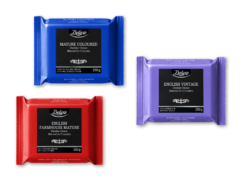 Tre pakker Deluxe Cheddar-ost: Mature Coloured, English Farmhouse Mature og English Vintage.