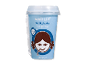 Vaniljemilkshake i kop med sugerør, med børneillustration.