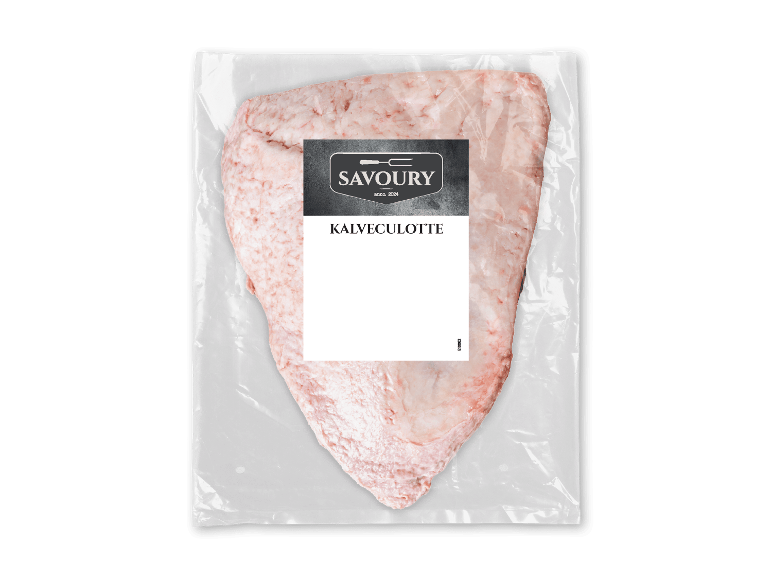 Vakuumforseglet kalveculotte med etiket 'SAVOURY KALVECULOTTE'.