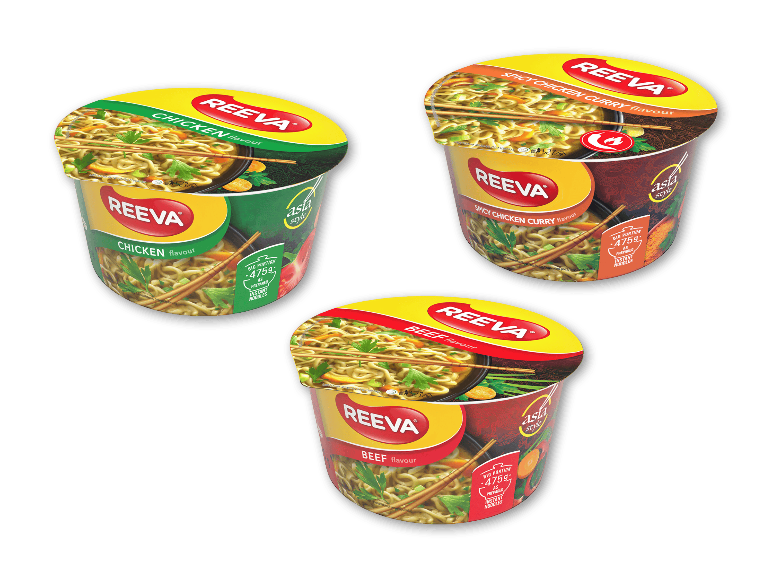 Tre kopper instant nudler med smag af kylling, stærk kyllingecurry og oksekød.