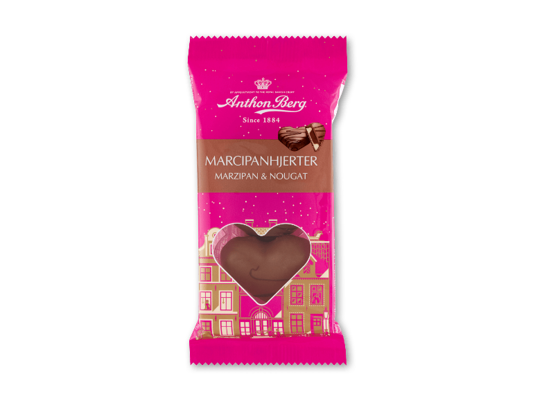 Marcipanhjerter med marcipan og nougat i lyserød indpakning.