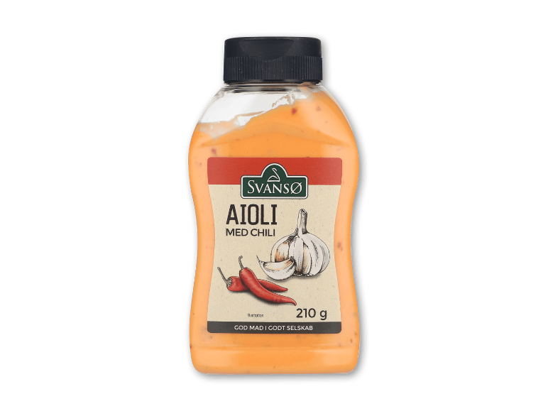 Aioli med chili i en flaske, med illustrationer af hvidløg og chili.