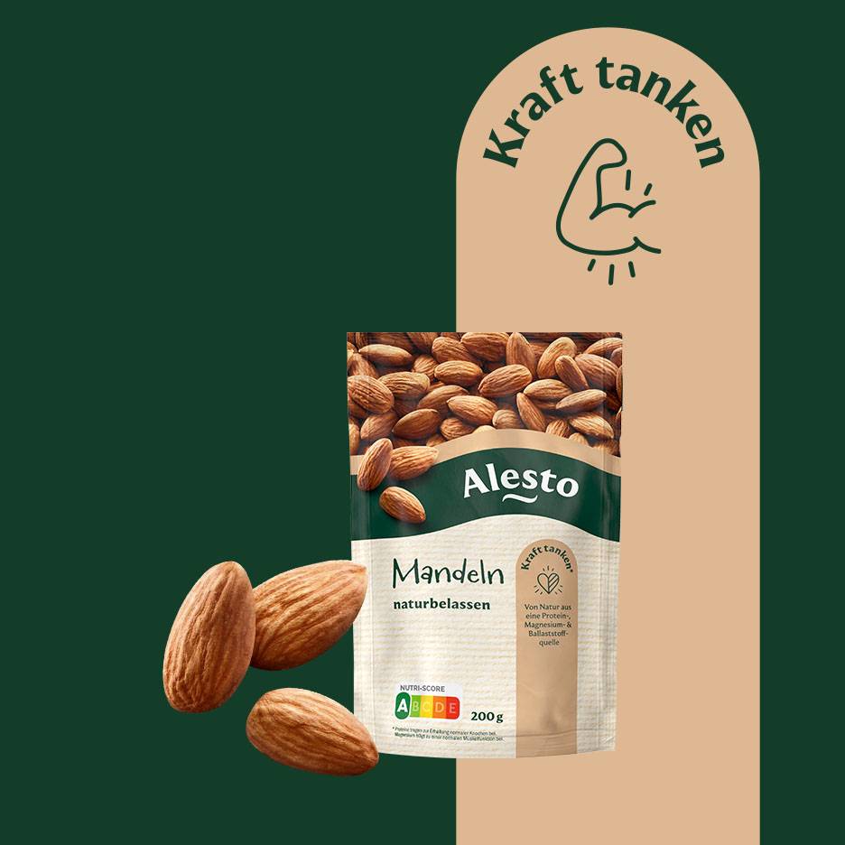 Pakke med naturlige mandler med Nutri-Score-mærkning og teksten 'Kraft tanken'.
