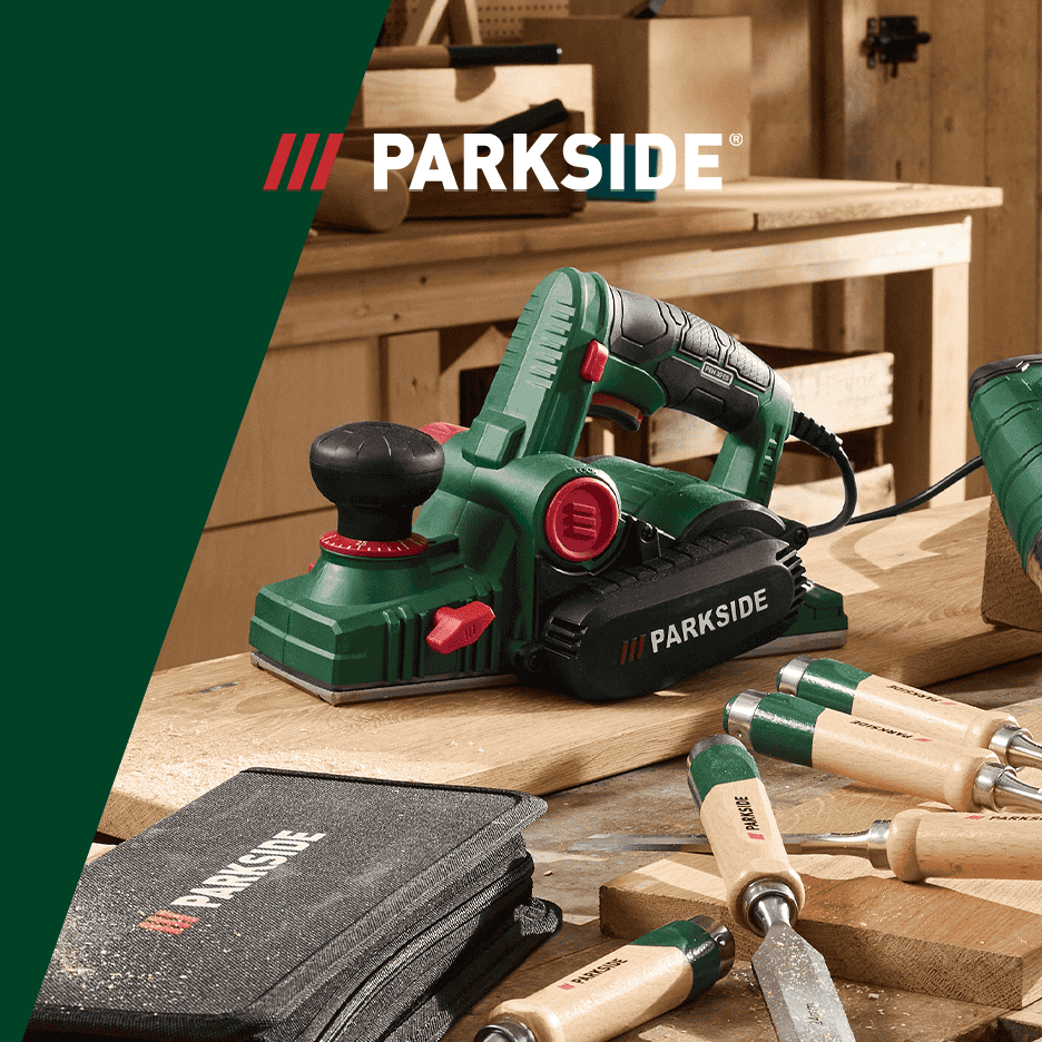 En elektrisk høvl og stemmejern på et træværksted.