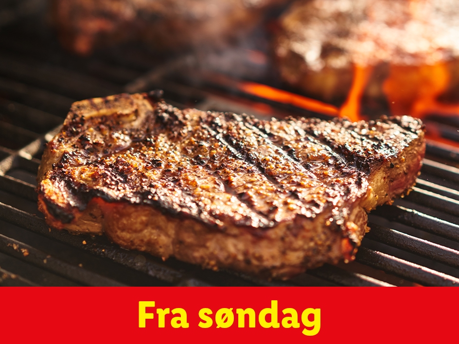 En saftig bøf grilles på en varm grill. Fra søndag.