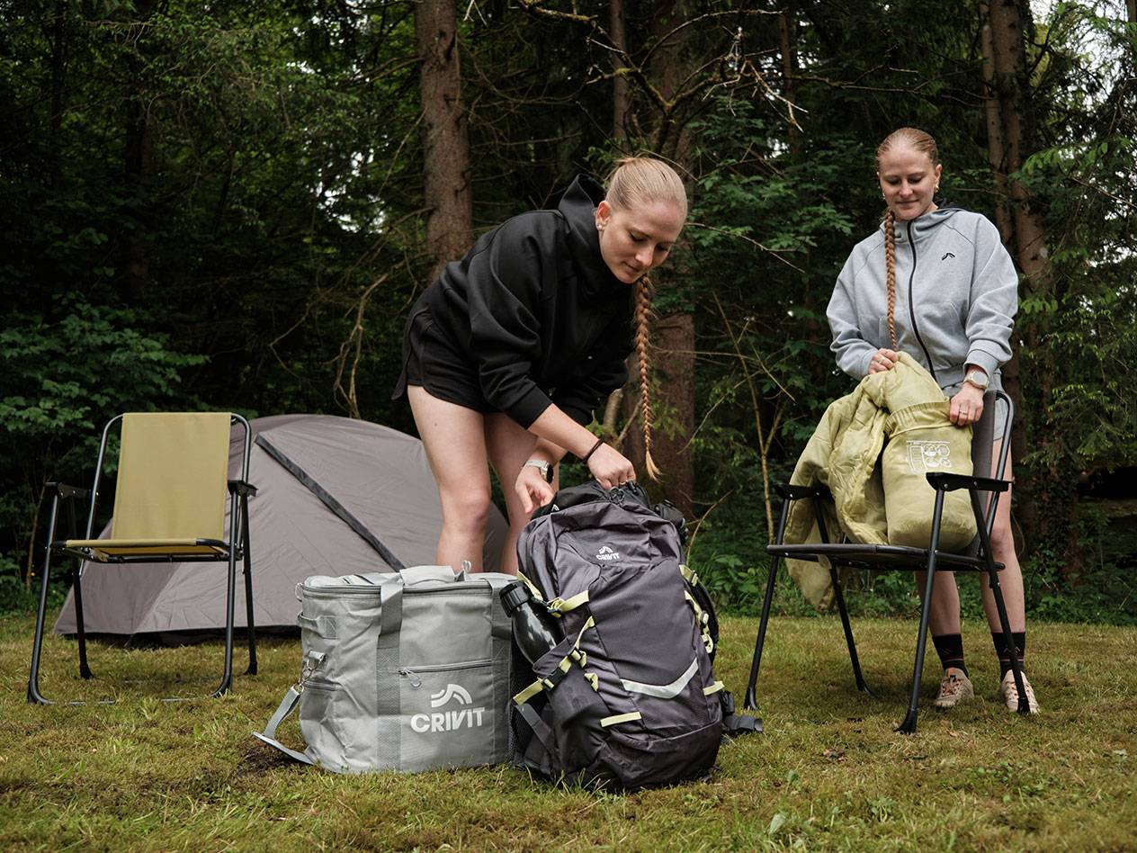 Campingudstyr: Crivit rygsæk, stole og telt.